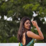 Nivedhithaa Sathish Instagram - Shot by - @madras_ponnu 🍃 Biggest shoutout to this woman! Thank you for holding that beautiful smile of yours throughout the shoot and for capturing some of the best moments that evening Soundarya. This shoot was nothing but absolutely wholesome. You made my heart smile :) To many more sunsets like these and to drooling over same music on repeat and repeat. Cheers 🥂