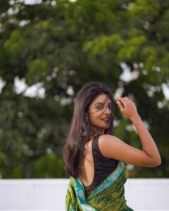 Nivedhithaa Sathish Instagram - Shot by - @madras_ponnu 🍃
Biggest shoutout to this woman! Thank you for holding that beautiful smile of yours throughout the shoot and for capturing some of the best moments that evening Soundarya. This shoot was nothing but absolutely wholesome. You made my heart smile :) 

To many more sunsets like these and to drooling over same music on repeat and repeat. Cheers 🥂