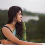 Nivedhithaa Sathish Instagram - Shot by - @madras_ponnu 🍃 Biggest shoutout to this woman! Thank you for holding that beautiful smile of yours throughout the shoot and for capturing some of the best moments that evening Soundarya. This shoot was nothing but absolutely wholesome. You made my heart smile :) To many more sunsets like these and to drooling over same music on repeat and repeat. Cheers 🥂