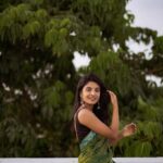 Nivedhithaa Sathish Instagram - Shot by - @madras_ponnu 🍃 Biggest shoutout to this woman! Thank you for holding that beautiful smile of yours throughout the shoot and for capturing some of the best moments that evening Soundarya. This shoot was nothing but absolutely wholesome. You made my heart smile :) To many more sunsets like these and to drooling over same music on repeat and repeat. Cheers 🥂