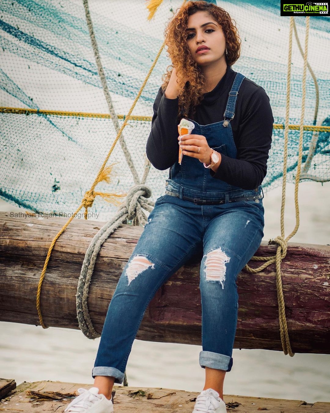Noorin Shereef Instagram - You wanna icecream😈♥️? 📸 @sathyan_rajan