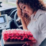 Noorin Shereef Instagram – thank you @uniq_flowers_uf and my broh @v_shnu_venugopal . So happy to visit your shop and thanks for this 📸 @sanif_uc_fotografia