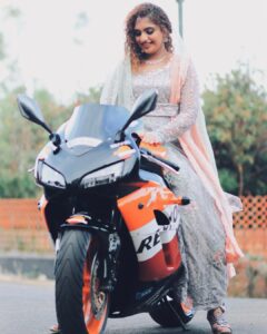 Noorin Shereef Instagram - Can u guess this day😂😂😂 Being so calm and hopes for a new turns still love to hold my first love with me🏍 @legendaryriders

Thank you @kameel_banditz ekka for  @repsol 
Inbetween the shoots for @salaaboutique 
Pc @arun_sathyan_n