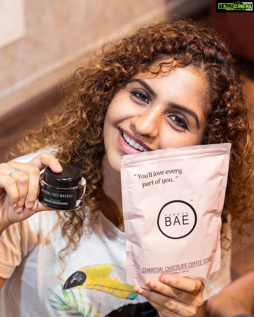 Noorin Shereef Instagram - Let me reveal the truth!! We all already fallen for the @carbon_bae charcoal mask,but i m actually falling for their charcoal chocolate coffee scrub!!!! You can use it all over your body ,just in seconds you will know how magically it works on you. Their charcoal chocolate coffee scrub really made my skin smooth and removed tan a bit from me. Here i m saying a big big big big thank you for suggesting me to use @carbon_bae Pc @karthiksunil Retouch @sadhique_aboobacker Kollam