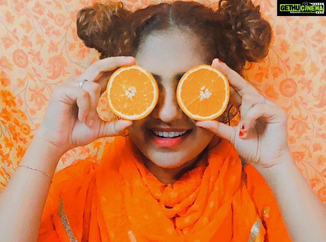 Noorin Shereef Instagram - I hate oranges until i get to know a conclusion about it. 🧡🧡🧡 I always showed a rejection to the shade also ,but its taking my heart now Orange is vibrant. It’s hot, healthy, fruity and engaging – but it can be abrasive and crass. It’s a polarizing color. People either love it or detest it. Orange symbolizes energy, vitality, cheer, excitement, adventure, warmth, and good health. However, pure orange can be brass however, it may suggest a lack of serious intellectual values and bad taste. I know its not summer but eating oranges in any season can be pretty much good🙂 📸 @nazerin_nechu #orange #orangedaymc #blogon #factsonorange