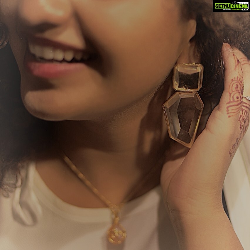 Noorin Shereef Instagram - Earings @streethopper.in Pc @unni_salim