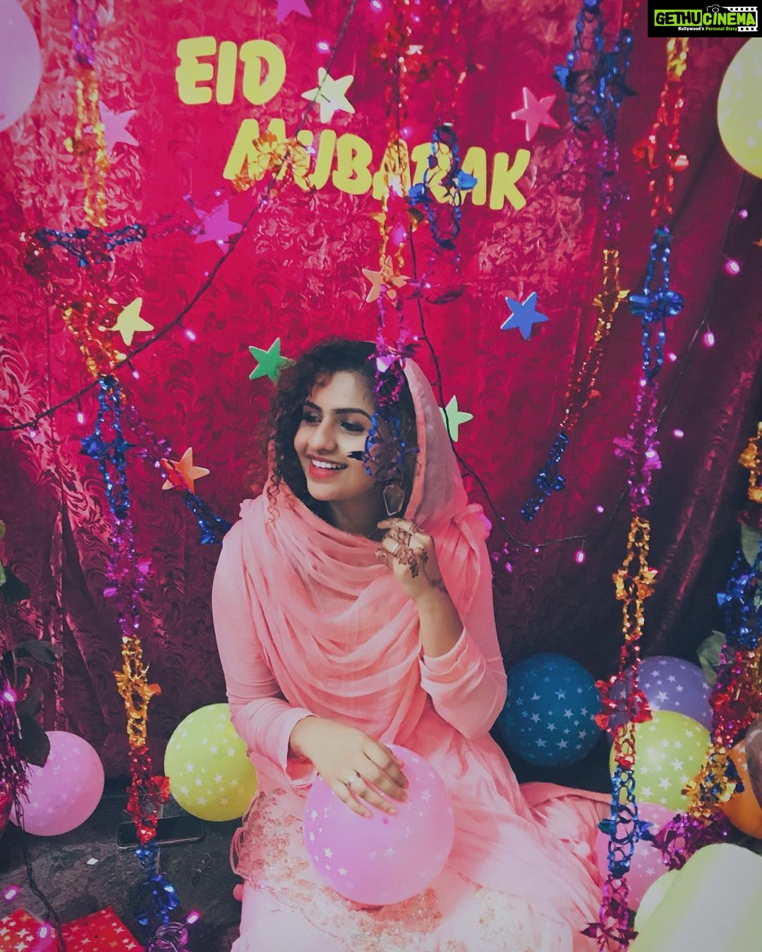 Noorin Shereef Instagram - EID MUBARAK🌸🌸🌸✨. Swipe▶️✨ 📸 @nazerin_nechu Kollam