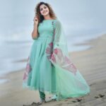 Noorin Shereef Instagram - And He added fragrance to her hibiscus🌺🌺🌺—— . . .Wearing #hibiscus🌺 collections From @anjali_varma_official Styling @anjali_varma_official MUA @femy_antony Footwear @hermes Photography @dy___bbuk Retouch @sadhique_aboobacker Cherai Beach, Cochin