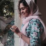 Noorin Shereef Instagram - Be with someone who thanks Allah for you.💎 Retouch @rizwanshareef1 Pc @deepak_rs_4040 Watch @michaelkors Thalassery തലശ്ശേരി