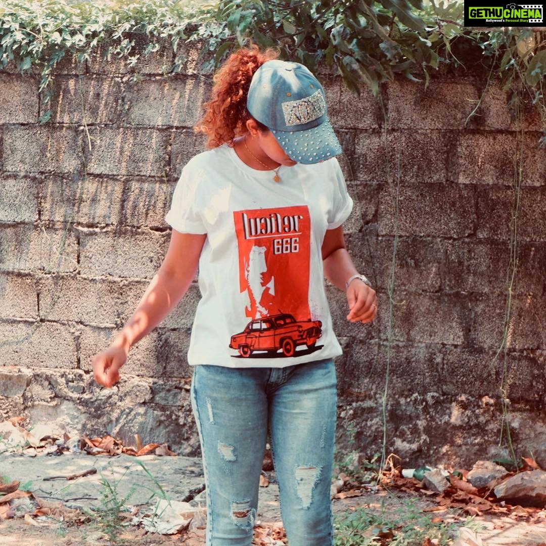 Noorin Shereef Instagram - ഹിന്ദുക്കൾക്ക് ഇവൻ മഹിരാവണൻ, ഇസ്ലാമിൽ ഇവന് ഇബിലീസ് എന്നു പറയും, ക്രിസ്ത്യാനികൾക്കിടയിൽ ഇവന് ഒരു പേരെയുള്ളൂ ലൂസിഫർ.. This deal is with the devil... @filmpatients #lalettan #lucifer @filmpatients Lucifer #L Mangad