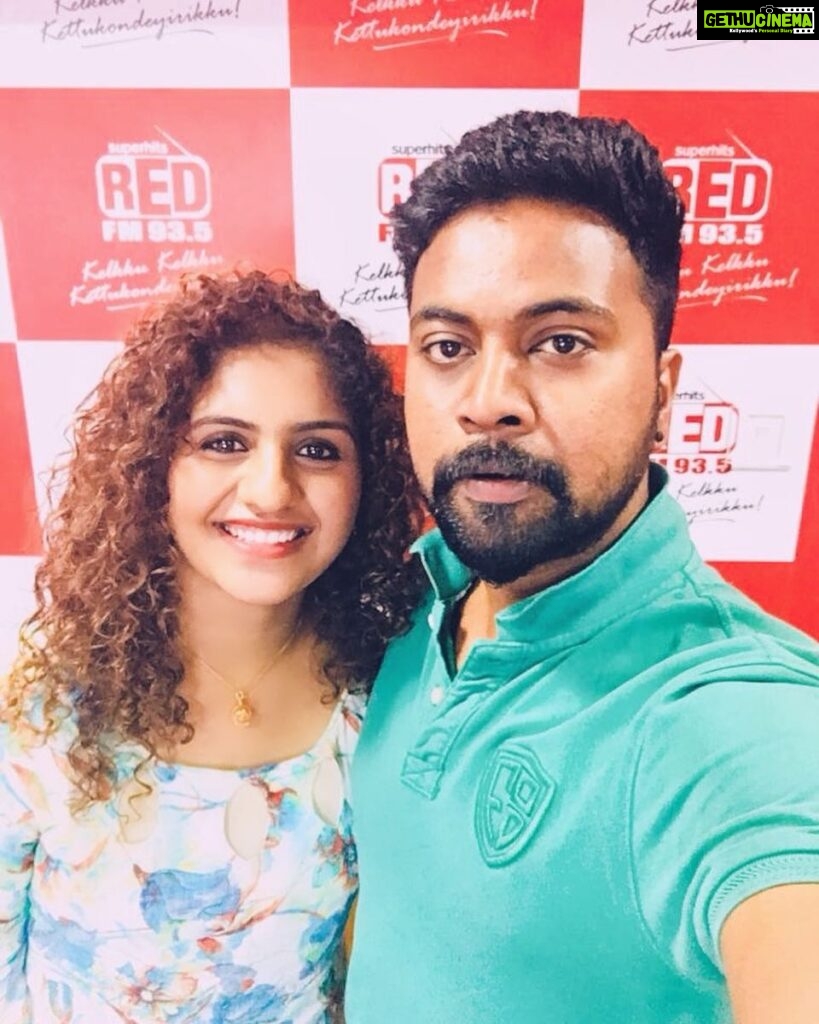 Noorin Shereef Instagram - Red fm With @iam_rjmike @redfmkerala Promotions #oruadaarlove Kochi, India