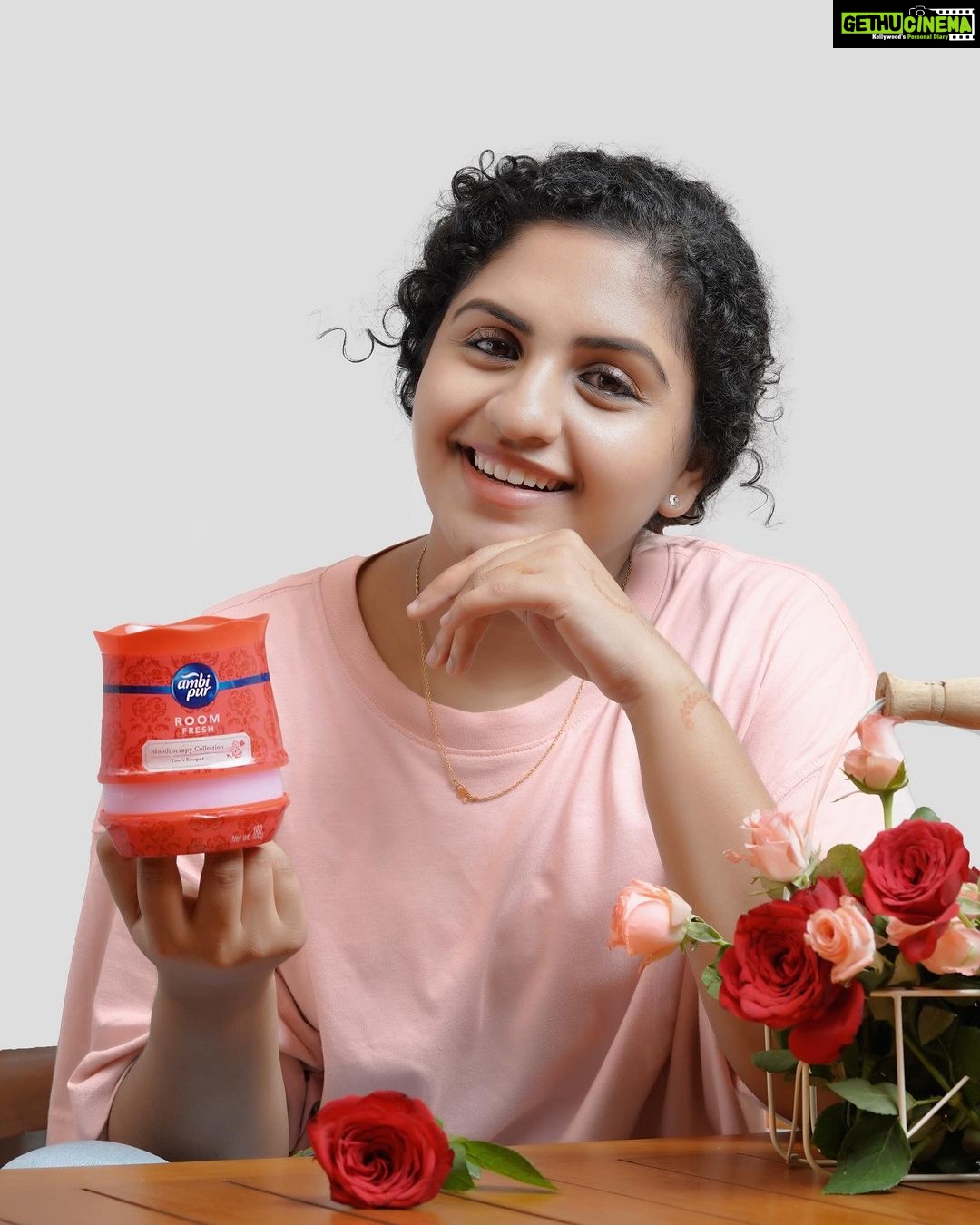 Noorin Shereef Instagram - Ambipur has launched their new Moodtherapy collection. These Unique Fragrances set an amazing mood in my home. This really feels like a ‘Moodtherapy’. The packaging looks so premium and beautiful I can even keep it on my desk or dining table like a decorative piece. It comes with this amazing feature of ‘adjustable fragrance level’. Now I can adjust the fragrance basis his mood! It always helps me maintain happy and relaxed mood in my home. #AmbiPurHomeGel #SetTheMoodWithScentsSoGood #MoodtherapyCollection #BreatheHappy @ambipurin