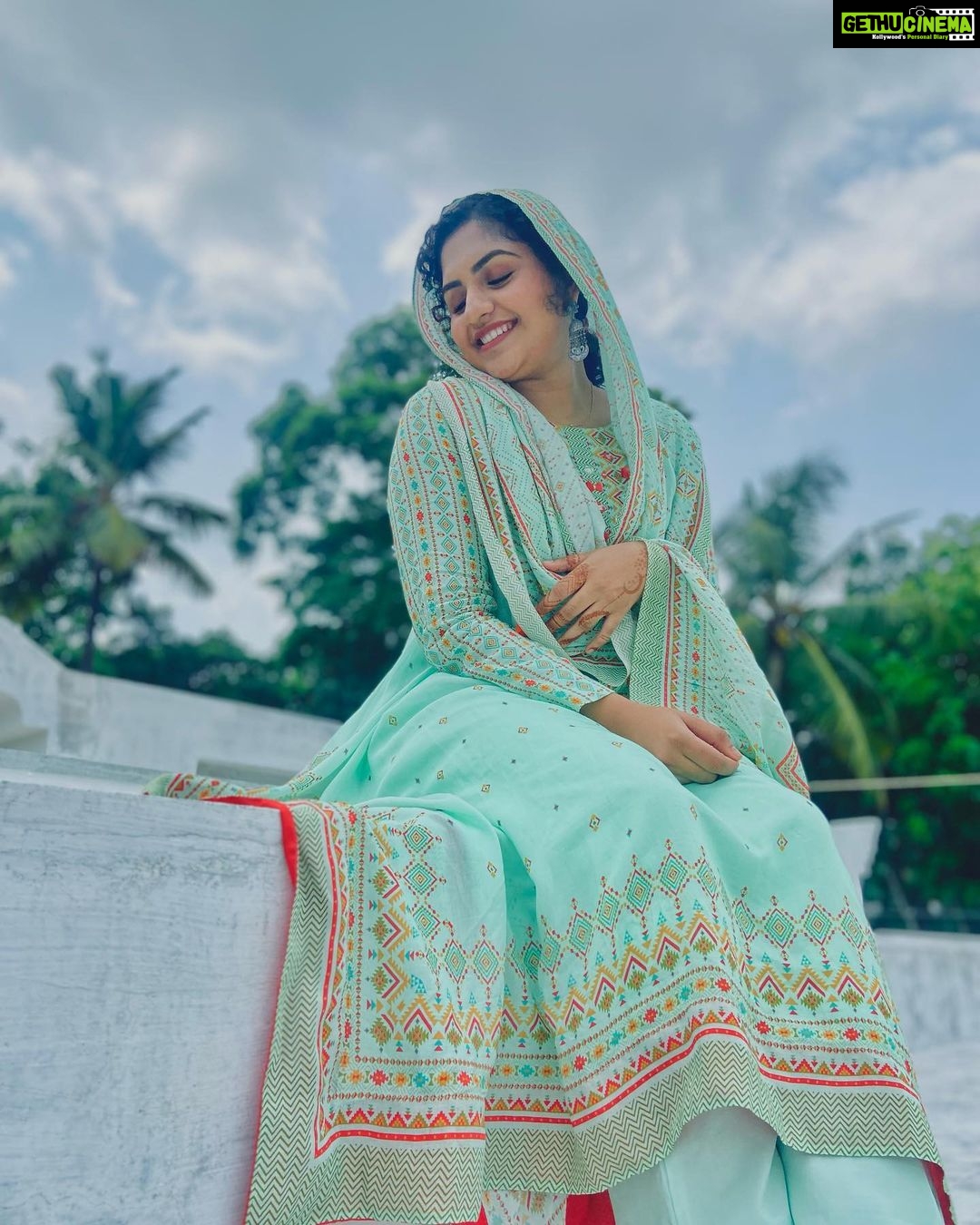 Noorin Shereef Instagram - May the power accept your good deeds, forgive your transgressions and ease the suffering of all people around the globe ♥️