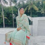 Noorin Shereef Instagram - May Allah light up our paths and lead us to happiness, peace & success. Eid Mubarak ♥️🤲🏻 This photo stays so special as this was clicked by my cutiepie niece @nazmin_naznoor_ ! Hereafter I have a photographer at home. Mmuah. Masha Allah 🤗