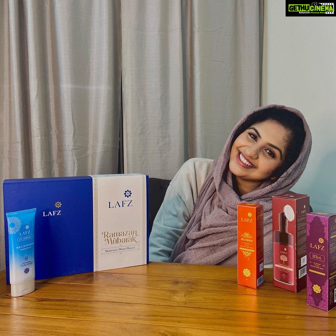 Noorin Shereef Instagram - Gift Halal. With Lafz Limited Edition Skincare Must Haves and Skincare Coffee Essentials All products in this box are Halal Certified. Apple Cider Vinegar Face Wash – ACV helps in clarifying skin and the soft bristle of applicator, gently exfoliate. UV Shield Aqua Sunscreen – Protect your skin with SPF 50 PA+++ and Hyaluronic Acid that moisturizes too. Halal Body Sprays – Beautiful fragrances made with No Alcohol and No Gas. Skincare Coffee Essentials have products full of goodness of coffee. Give it as a gift to yourself or your loved ones. This Eid, Gift Halal. . . Types of Skincare boxes: - Skincare Must Have -Skincare Coffee Essentials . . Use my code NoorinLafz10 and get extra 10% off on their website . . #EidWithLafz #RamzanWithLafz #LafzHalal #EidReadyWithLafz #GlowWithLafz #SkincareWithLafz
