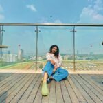 Noorin Shereef Instagram - With all smiles, here my staycation at @holidayinnblr comes to an end! Definitely coming back to this place again.. always cheeers to the amazing turf view, the vibe in the terrace , the cozy room , delicious food, the amazing team that caters to all needs on time , the accessibility this place has to all major spots in the city & what not! Thank you for making my stay here memorable. Pc @fahim_safar Holiday Inn Bengaluru Racecourse