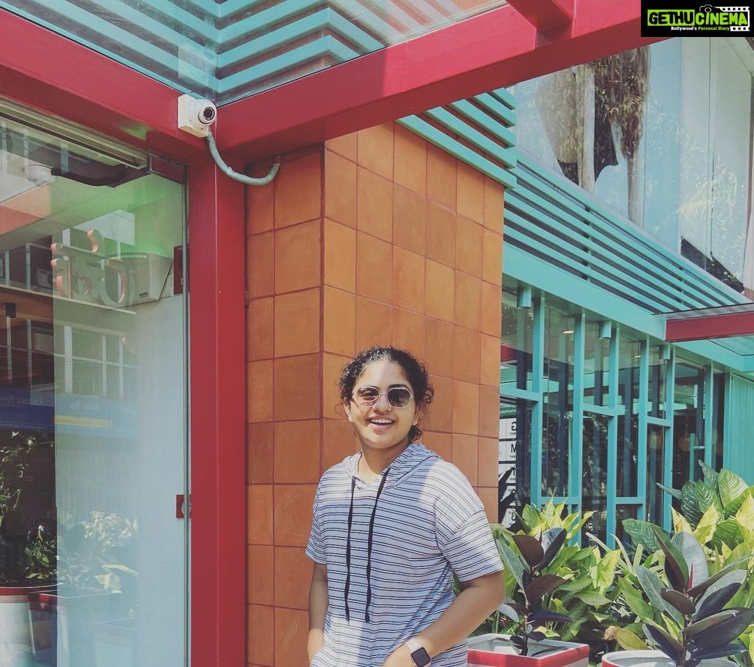 Noorin Shereef Instagram - The Smile after enjoying my morning chai☕️ 📸 @fahim_safar #bangalore @qmincafe