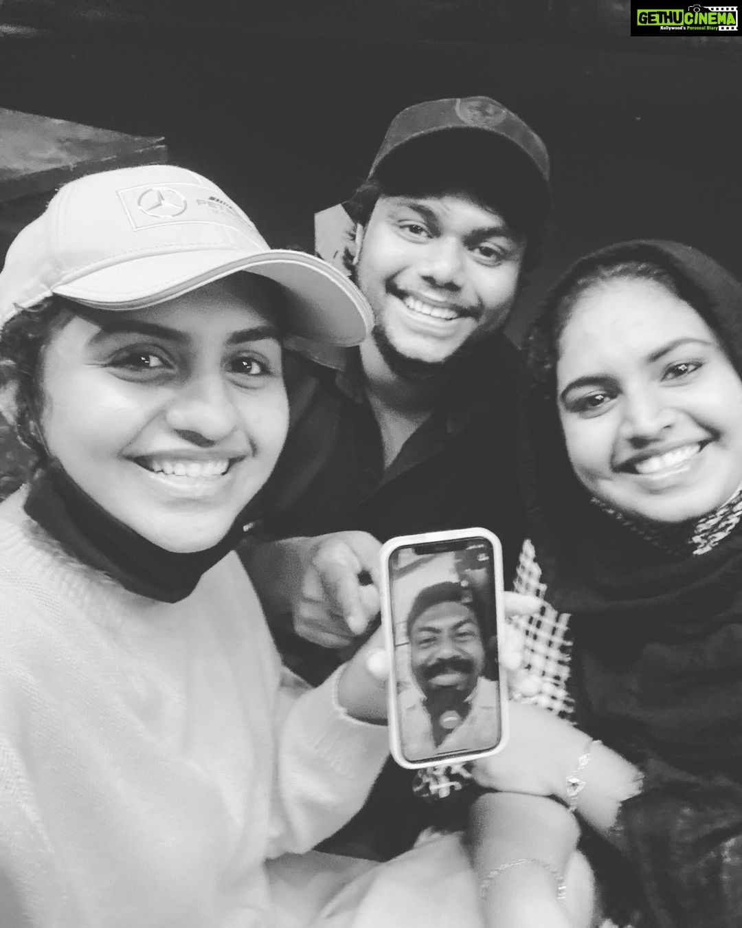 Noorin Shereef Instagram - Smiles✨🤲🏻 @musthafa.muhammed.925 @nazerin_nachu @fahim_safar