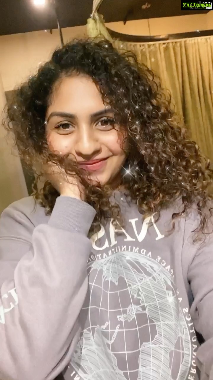 Noorin Shereef Instagram - Shimmering meβ¨ππΌββοΈπ€·πΌββοΈ