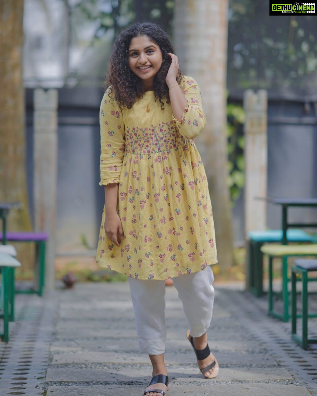 Noorin Shereef Instagram - Yellow and I💛 ; The perfect combination I have ever seen CP Cafe