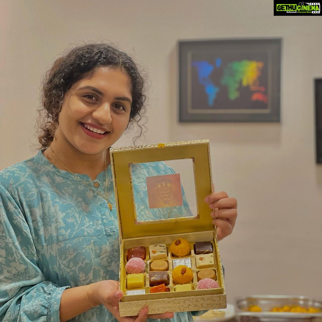 Noorin Shereef Instagram - Delighted to launch the Diwali 2021 sweet boxes @spicebridgetvm restaurant at SFS Homebridge hotel and suites, Trivandrum @sfshomebridge Dropping a reel with one of my favourite sweets from this Diwali box soon 💕 #diwali2021 #spicebridgetvm