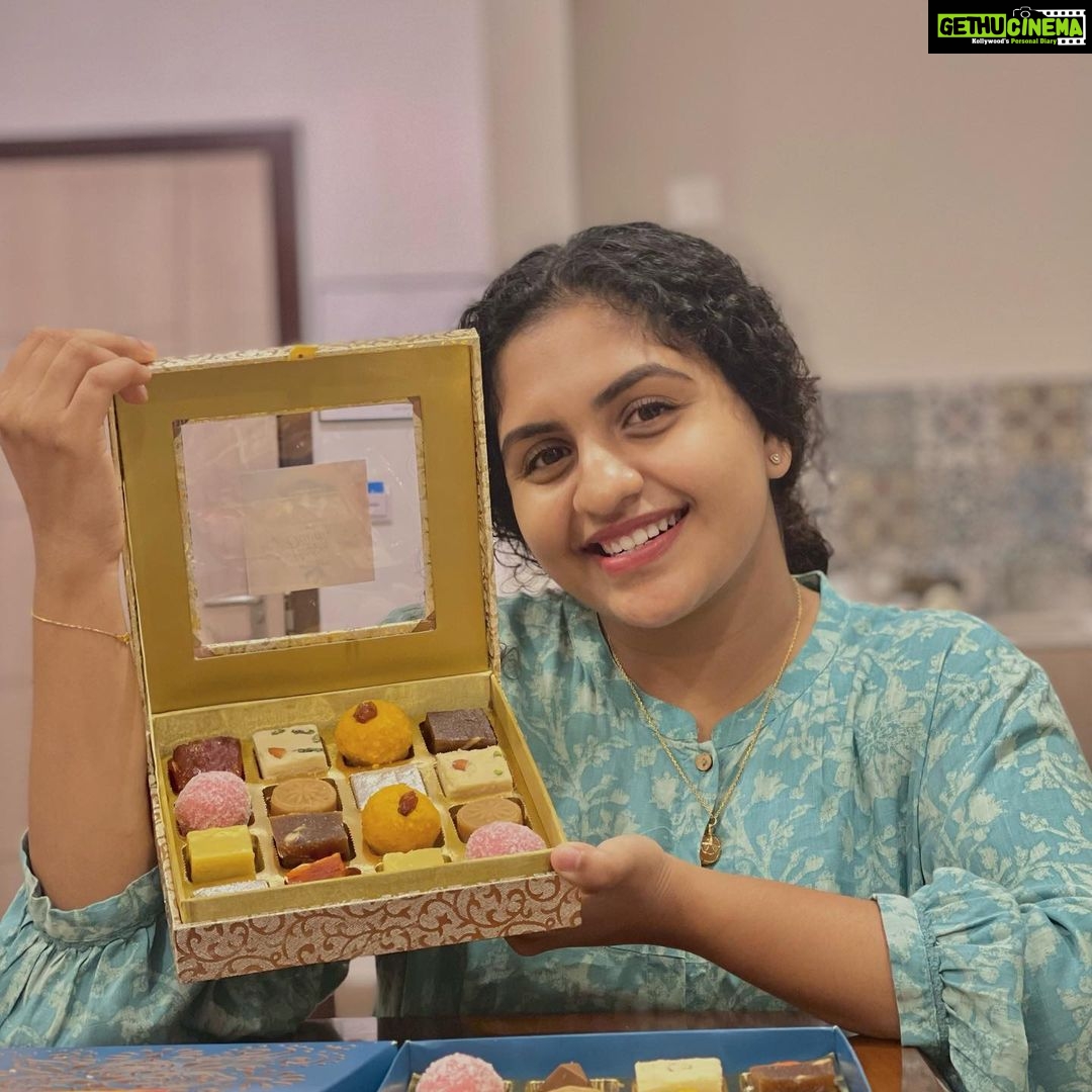 Noorin Shereef Instagram - Delighted to launch the Diwali 2021 sweet boxes @spicebridgetvm restaurant at SFS Homebridge hotel and suites, Trivandrum @sfshomebridge Dropping a reel with one of my favourite sweets from this Diwali box soon 💕 #diwali2021 #spicebridgetvm