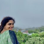Noorin Shereef Instagram - Blue sky thinking🍀☁️ #noorinshereef 🤲🏻 India