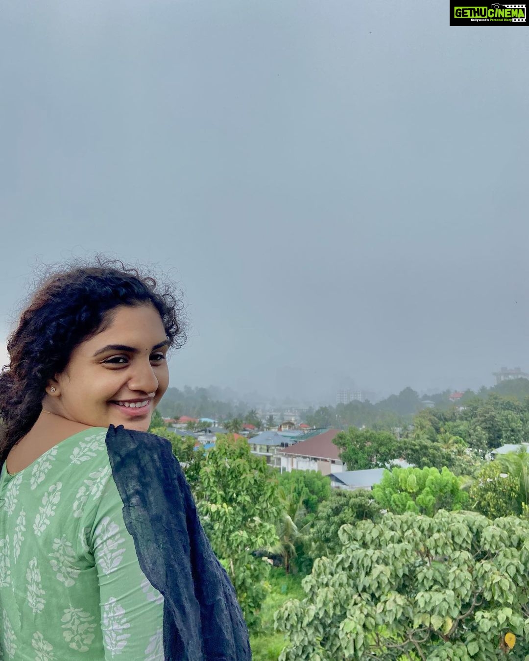 Noorin Shereef Instagram - Blue sky thinking🍀☁️ #noorinshereef 🤲🏻 India