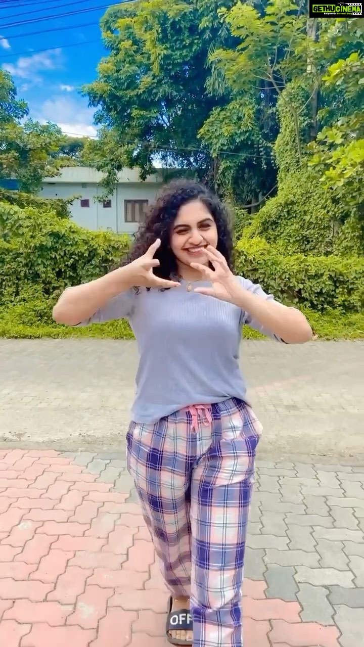 Noorin Shereef Instagram - Finally trying 🙇🏼♀️🤷🏼♀️