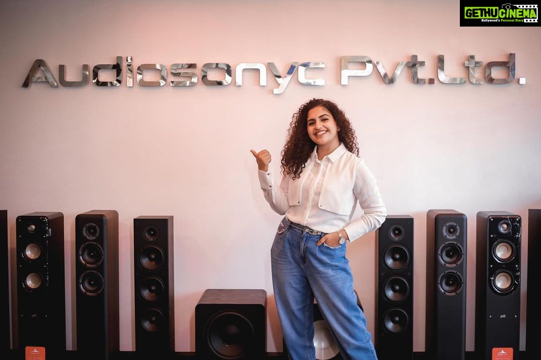 Noorin Shereef Instagram - Feeling so happy and honoured to be a part of the inaugural event of #SHdigitalmedia @sh.digitalmedia @audiosonyc Bringing the theatrical cinema viewing experience to our homes. Kerala