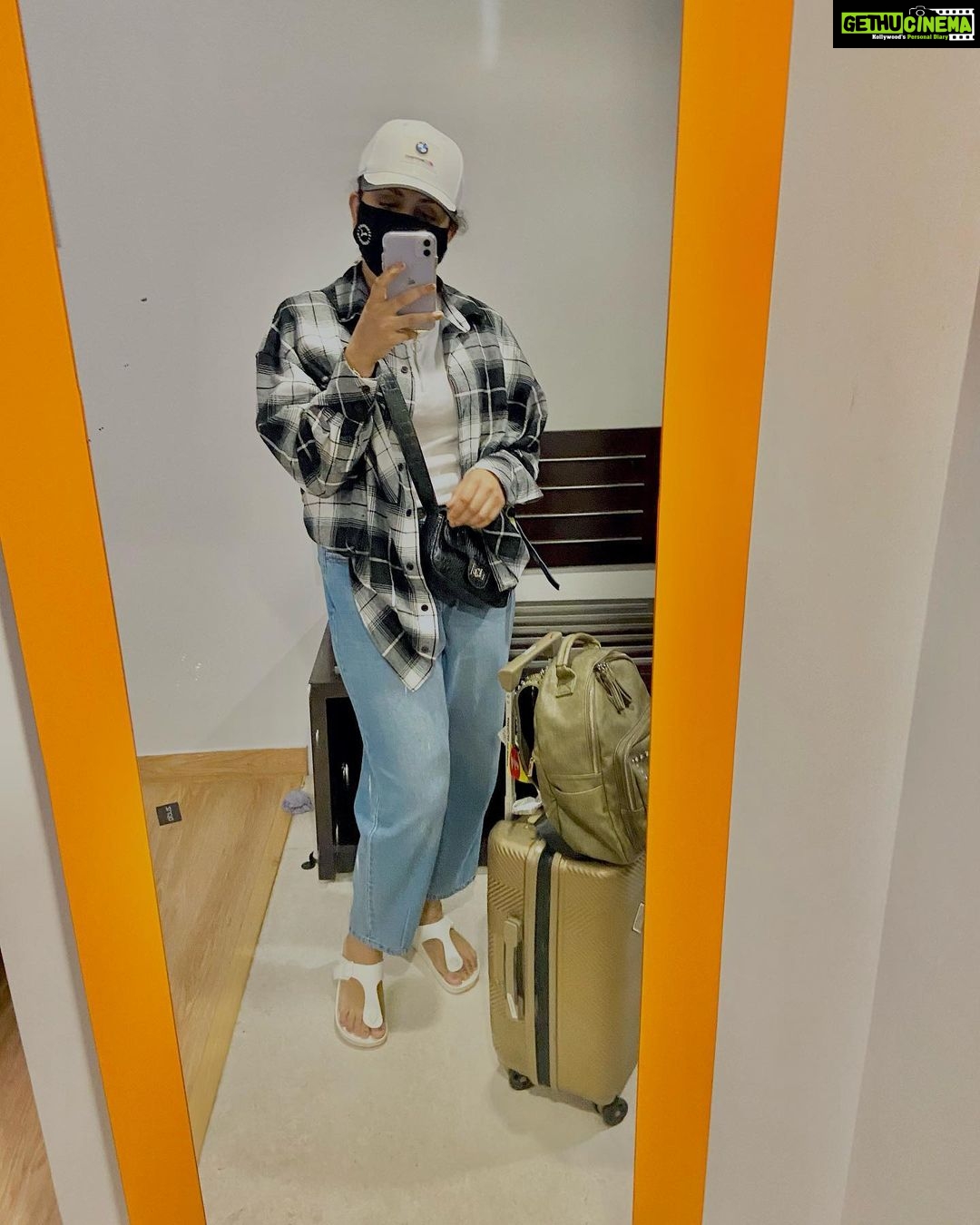 Noorin Shereef Instagram - Life is like a mirror, we get the best results when we smile at it.🍀 India