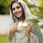 Noorin Shereef Instagram - Everything you can imagine is real.🤲🏻 Photography @srj_hashtag Wearing @naznoor.official India