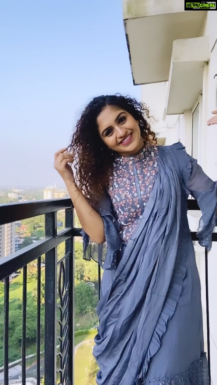 Noorin Shereef Instagram - जैसे खिलता गुलाब, जैसे शायर का ख्वाब, जैसे उजली किरन✨ 🎥 @fahim_safar