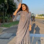 Noorin Shereef Instagram - Manapoorvam veyilath poi ninnittu kay kond sun kiss pic kittan pose cheyyuna njn😌 Pc @fahim_safar