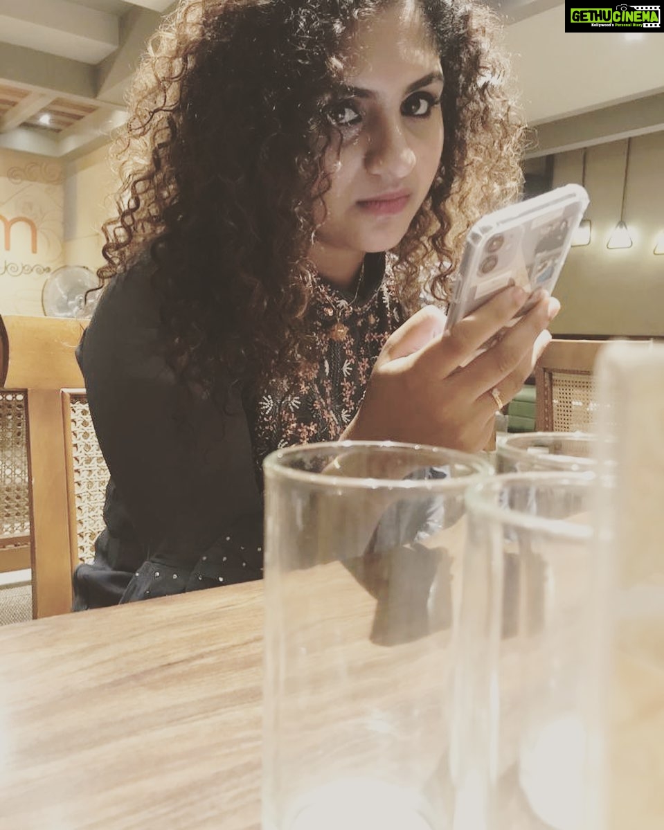 Noorin Shereef Instagram - Lockdown. Heavy Rain. No electricity. no proper network coverage. Sabhaash🙂