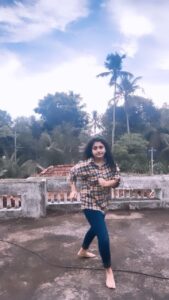 Noorin Shereef Instagram - Going with the real trend. Thank you Pala Saji chettan @pala_saji for keeping all of us entertained during these tough times. 
Everyone stay home. Stay safe. 
We shall overcome.

P.s : if you do this video,shirt with check design is not recommended. just for better results 🙊😬