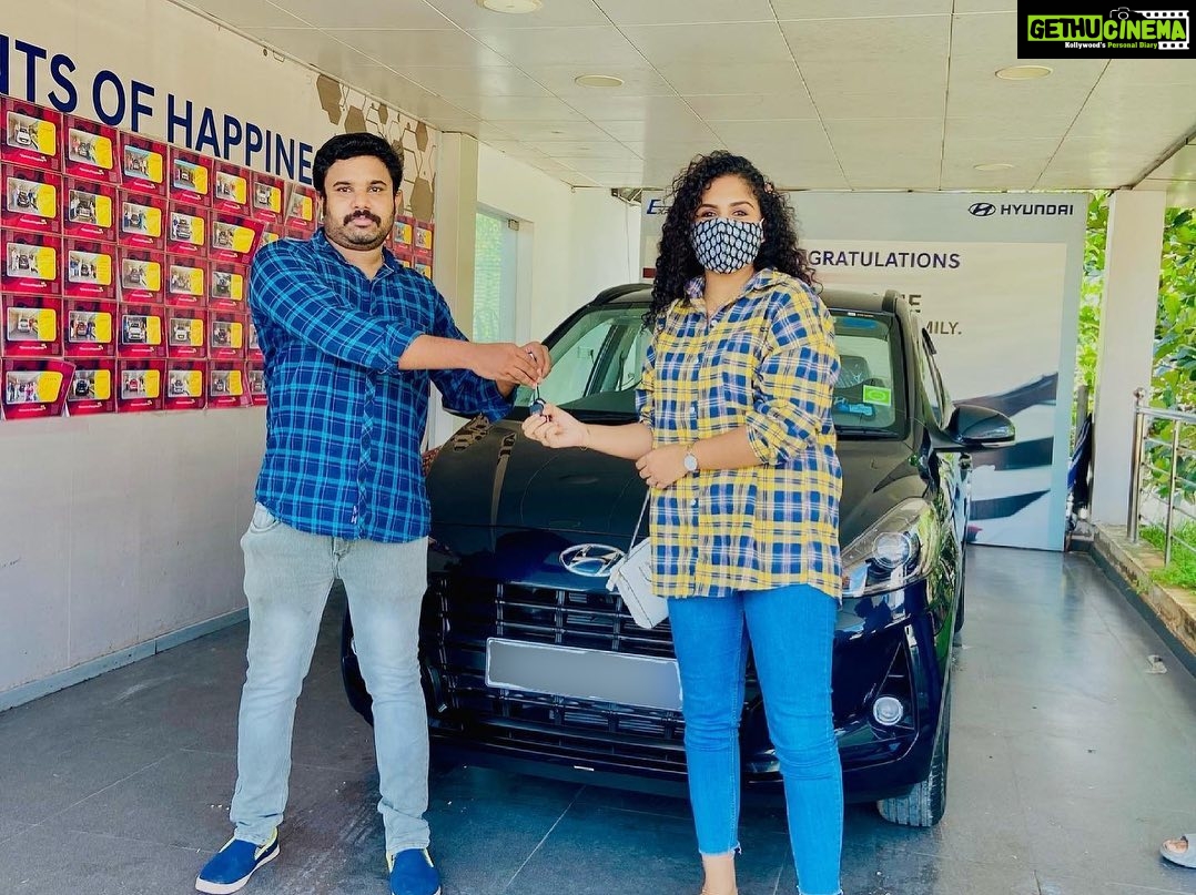 Noorin Shereef Instagram - Right from the time I learned to drive , I dreamt of owning a car for myself and driving around in it! I was thinking of one that was small, safe and comfortable.My parents who always had tensions and concerns like most of the parents preffered i buy a hatchback car too! That’s how I reached this option of a new cutie hatchback car from @hyundaiindia . thank you ummi💋 @haseena_hasi_ for helping me choose the best and comfy cutie car which is fully automatic catering to comfort and has all neccessary security features as well. So now, Me & my family is here finally welcoming this new member to our family. Masha Allah ♥️🤲🏻 So now im all excited to drive my dream soon after the lockdown gets over ! 🤗🤗 Choose your i10 grand nios for your happy motoring from @hyundaiindia #hyundai #i10 #grandniosi10 #popularhyundai #hatchback