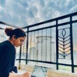 Noorin Shereef Instagram - The Cloud of Dreams .The rays of hope 😇 In Sha Allah🤲🏻 Photo by @fahim_safar