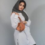 Noorin Shereef Instagram - മോഡൽസ് ഇങ്ങനെയല്ലെ പോസ്‌ ചെയ്യുന്നത്‌ സേട്ടാ 🙏🏻 @rare_.moments @coveredlondon India