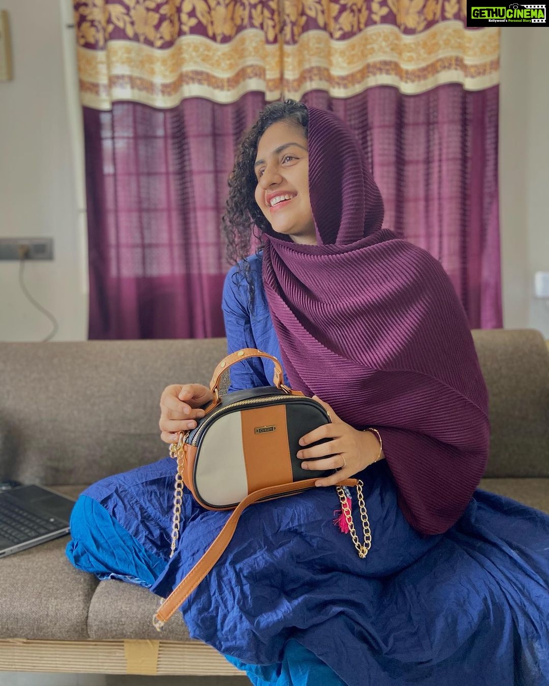 Noorin Shereef Instagram - Thank you for this lovely gift @we_shoppie Pic courtesy @fahim_safar