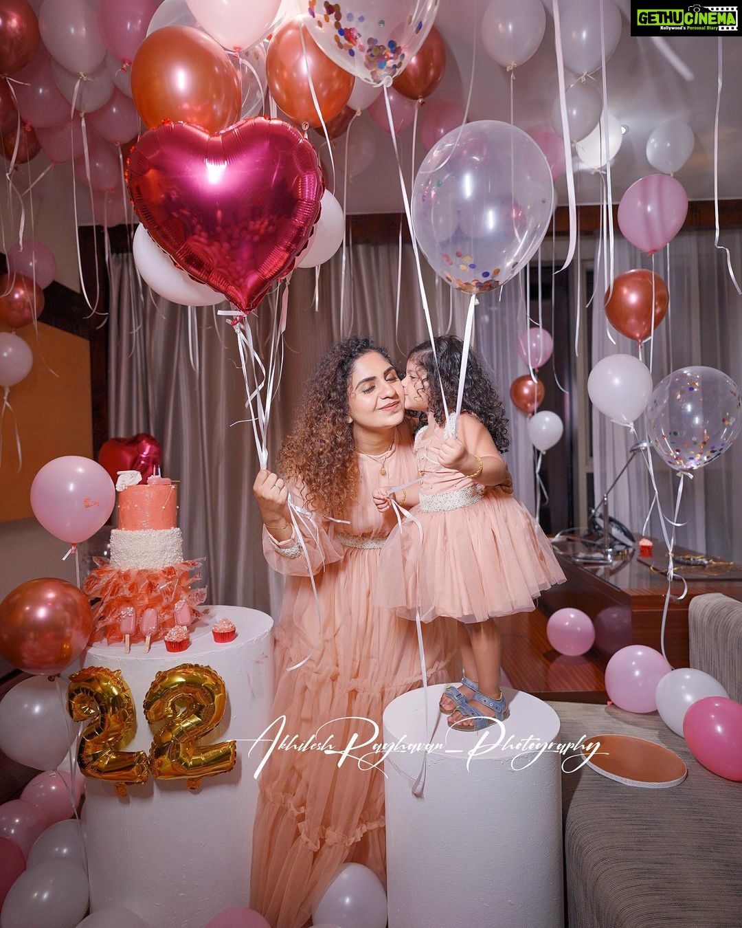 Noorin Shereef Instagram - 3.4.2021 🤲🏻 @akhileshraghavan_photography @nikhilfrancisncompany @the_heavenslice @naznoor.official @crowneplazakochi Crowne Plaza Kochi