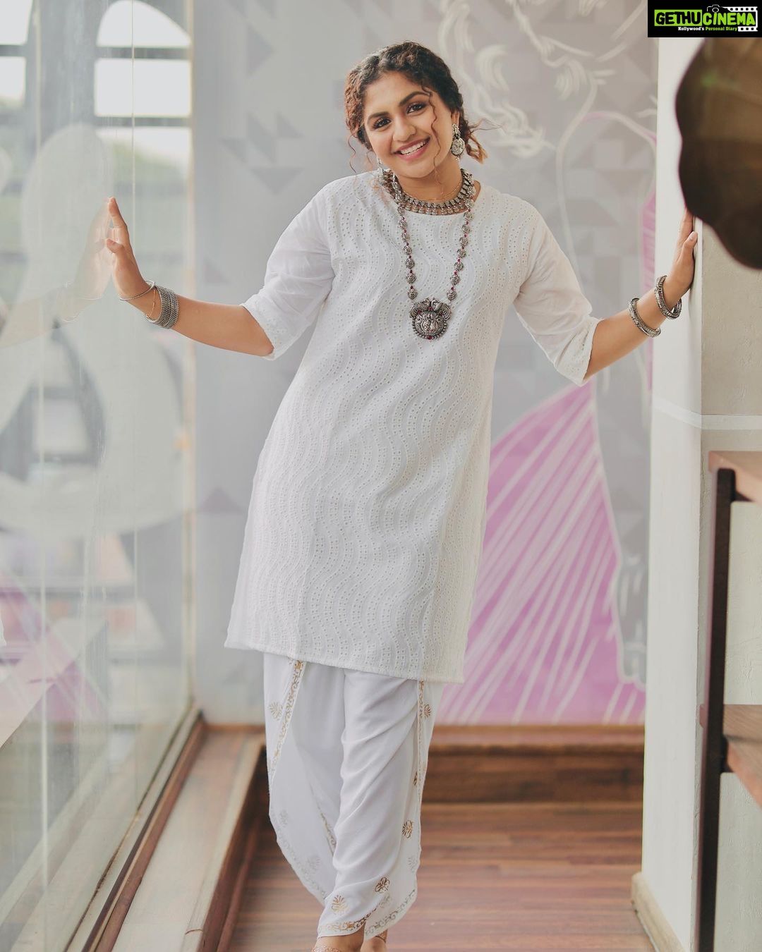 Noorin Shereef Instagram - 📸 @srj_hashtag Wearing @myntra Jewellry from @jajisweddingworld Jajis express Family Salon