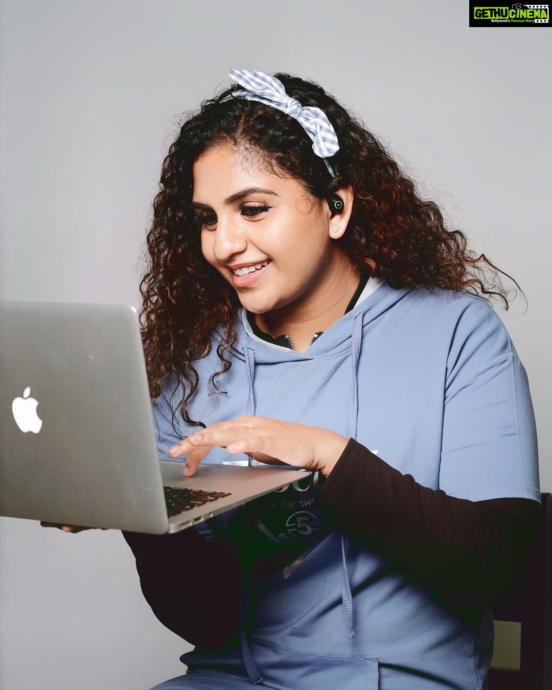 Noorin Shereef Instagram - Plug in the @muzieka.official Muzieka Earpods, Turn up the volume, Close your eyes and let the music take over 2020 and start 2021 with clear Vision and good Sound with Muzieka! Their 9D Audio is simply astonishing with the encompass impact! Gives you an astounding encounter. @muzieka.official Pc @sathyan_rajan Liked the sound quality very much and the adjustability of these AirPods in my ears is really comfortable, they don’t fall off the ears because of such a nice design. To buy these cool playpods click on the LINK IN MY BIO! #muzieka #muziekaplaypods #muziekaearbuds #playpods #onetouch #onetouchcantrol #audio #music #30mins #30hour #surroundsound #waterresistant #vocalforlocal #noisecancellation #followus #buynow #shopnow #enjoymusic India