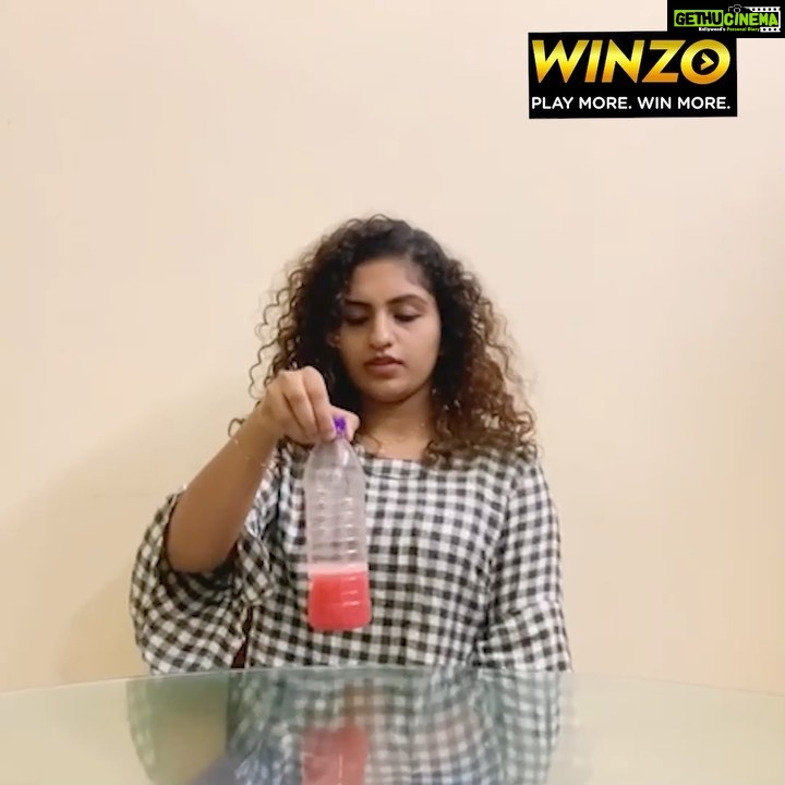 Noorin Shereef Instagram - Who said ‘flip the bottle’ challenge has gone old ?? The happiness of winning this game is still the same!!😊🤩 Now I challenge You guys to flip a bottle in just one go! Make sure to tag me in your videos and use the hashtags- #WinZO #JeetneMeinKickHai @winzo_official Play your favorite games on WinZO & Win Cash Daily! Link In Bio!