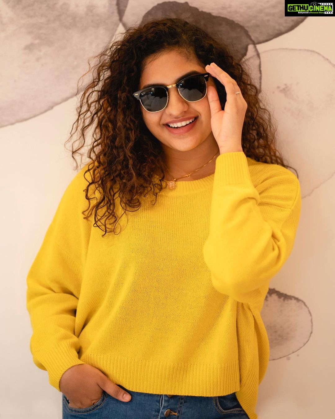 Noorin Shereef Instagram - Hey all, Want to Enter 2k21 in Style? Follow our Instagram page @edgeopticals and stand a chance to win 10 Ray-Ban sunglasses worth Rs.6,400/- š¶ļø šš» Here is the 3 simple rules to get your Ray Ban Sunglasses 1. Must FOLLOW our Instagram page šš» @edgeopticals 2. Share our recent post from our Instagram page with the tag @edgeopticals on your story 3. Mention at least 3 friends in the recent post of @edgeopticals comment section š¤©š Eyewear. @edgeopticals Shot by. @sathyan_rajan Crew. @kevin.philip @mithzmathew #EdgeOpticals #GetTheEDGE #giveaways #giveaway #giveawaycontest #rayban #kottayam #changanacherry #pathanamthitta #thiruvalla #edimannickal #malayali #kerala #keralagram #keraladiaries #kottayamdiaries #fashion #fashionstyle #sunglasses #sunglassesfashion #malayalam #mallu #mallugram #malayalamactress #stylish #noorinshereef #giveawaytime #edgegiveaway #2k21 #2021