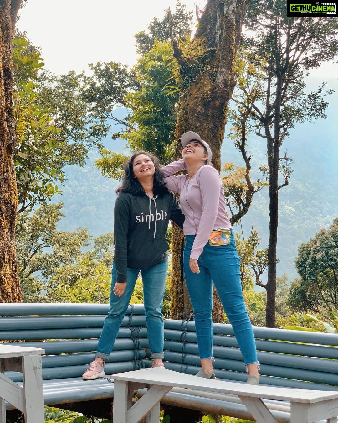 Noorin Shereef Instagram - Those planned poses @ferminnoushad @nazerin_nechu India
