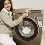 Noorin Shereef Instagram - Guys, doing the laundry always used to be a headache for me! But only until I found my perfect assistant! Yes, allow me introduce you all to my #LaundryAssistant, the awesome Samsung #AIEcobubble washing machine. It comes with a host of incredible features like Ecobubble technology, which is gentle on my clothes. That’s not all, it’s got AI Control and a Laundry Recipe feature on the SmartThings App, which makes laundry days easy like never before. Curious? Click on the link in my bio. #collab @samsungindia Happiness is just a click away.