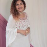 Noorin Shereef Instagram - Pc @srj_hashtag Sorry for this unedited pic🥴