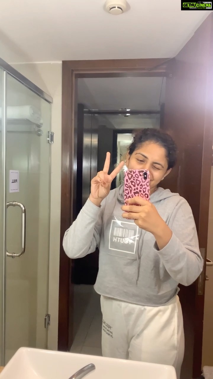 Noorin Shereef Instagram - @holidayinn_cochin How a typical WORK day starts in my life🌱 Get set goooooo💙