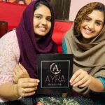 Noorin Shereef Instagram - Thank you @dilna.khanajmal .this gift for (naznoor) @nazerin_nechu and me from @ayra_modesty_veils means alot. Soft and comfy hijabs filled with love and chocolates🤩